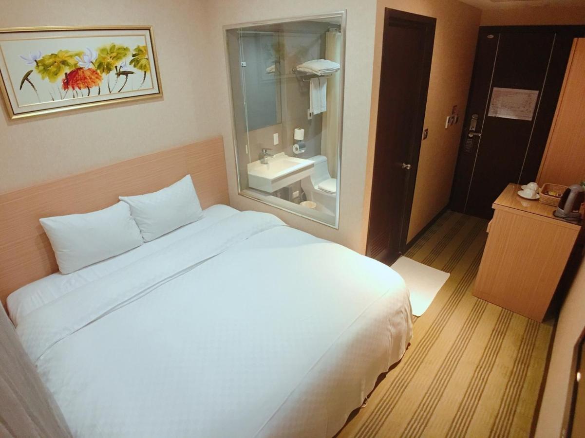 The Metro Hotel Taichung Exterior foto